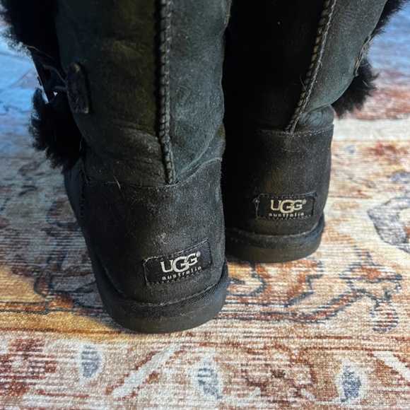 Ugg Classic Tall Three Button Boot W9 - Picture 5 of 6